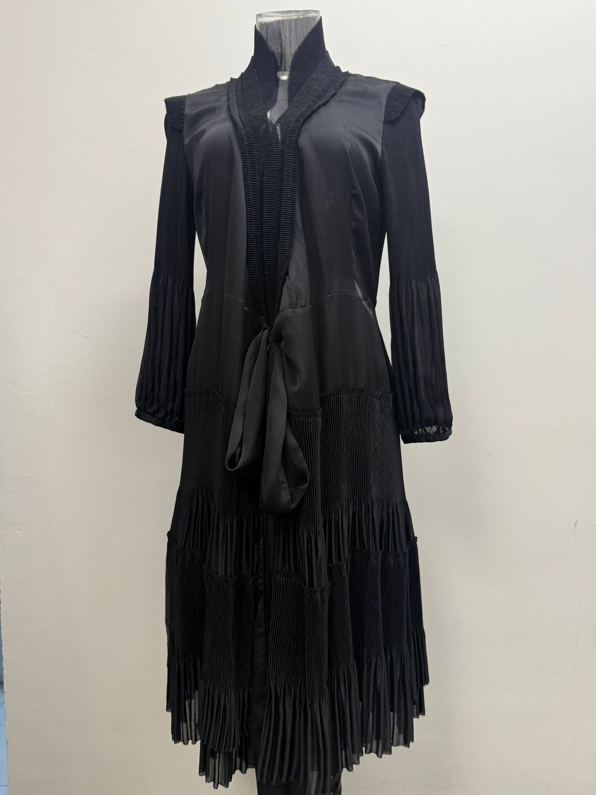 GREENIES Diane von Furstenberg Black Pleated Tie-Waist Dress