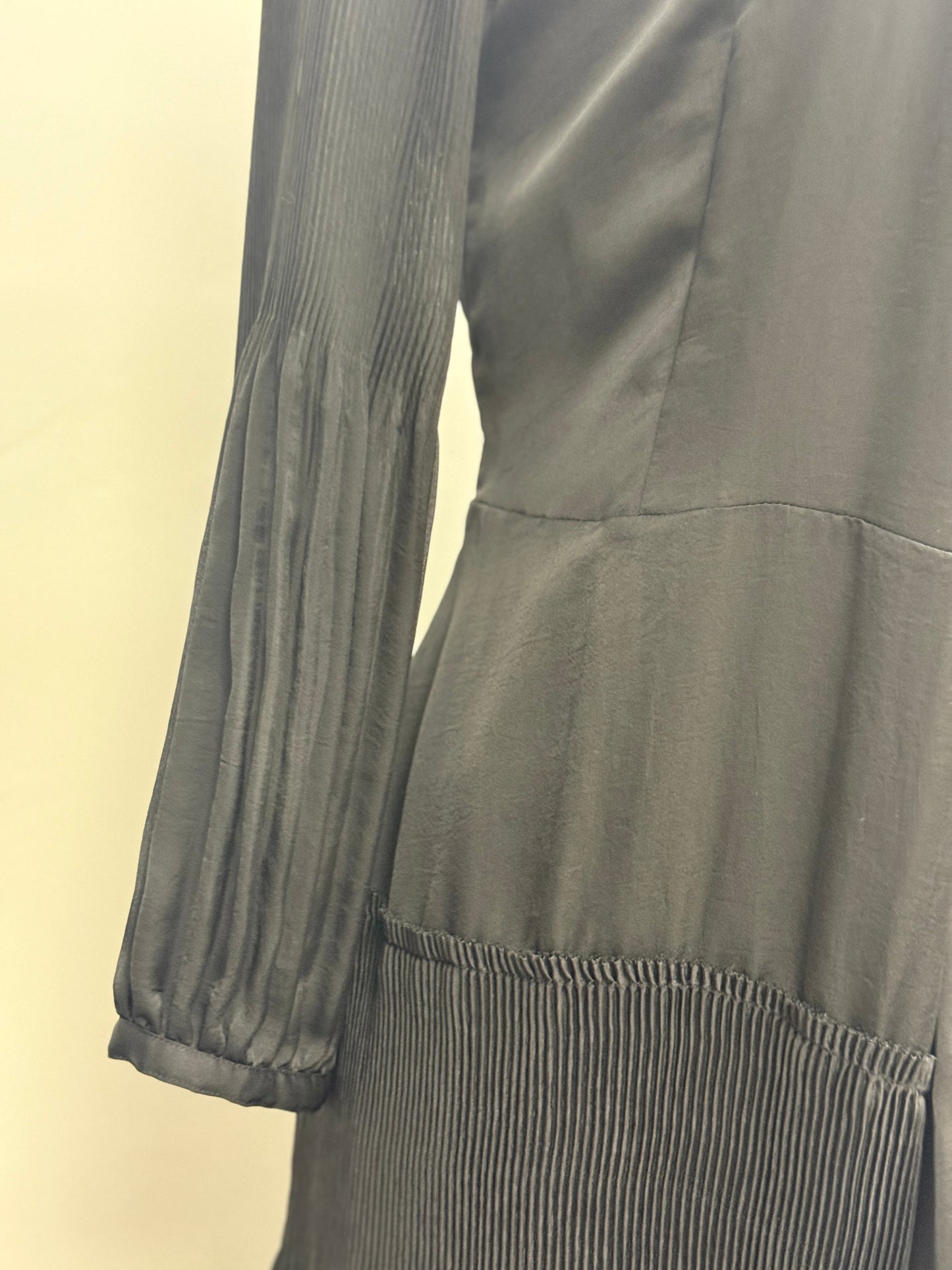 GREENIES Diane von Furstenberg Black Pleated Tie-Waist Dress