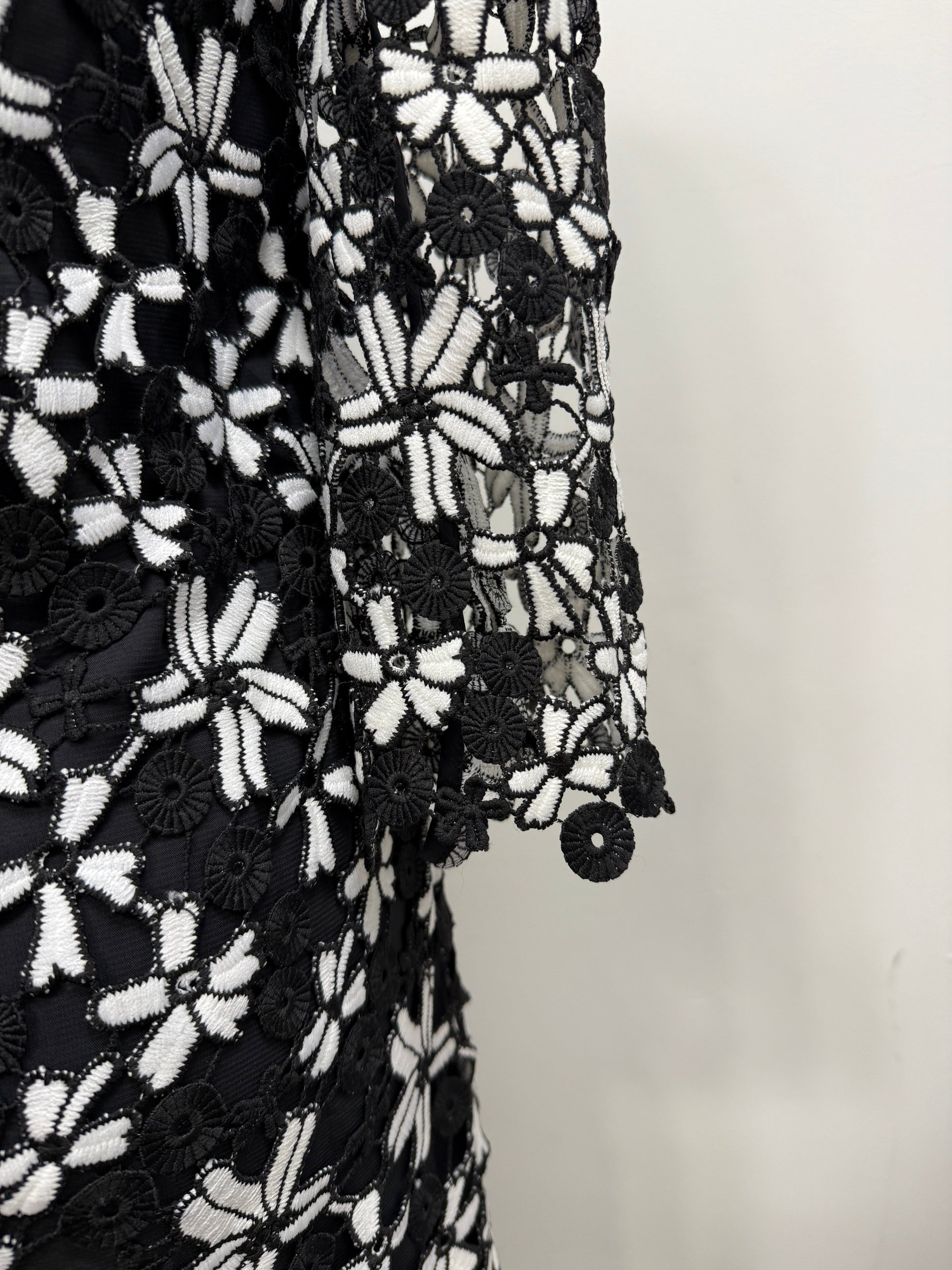 Black Lace Floral Collar Dress - GREENIES
