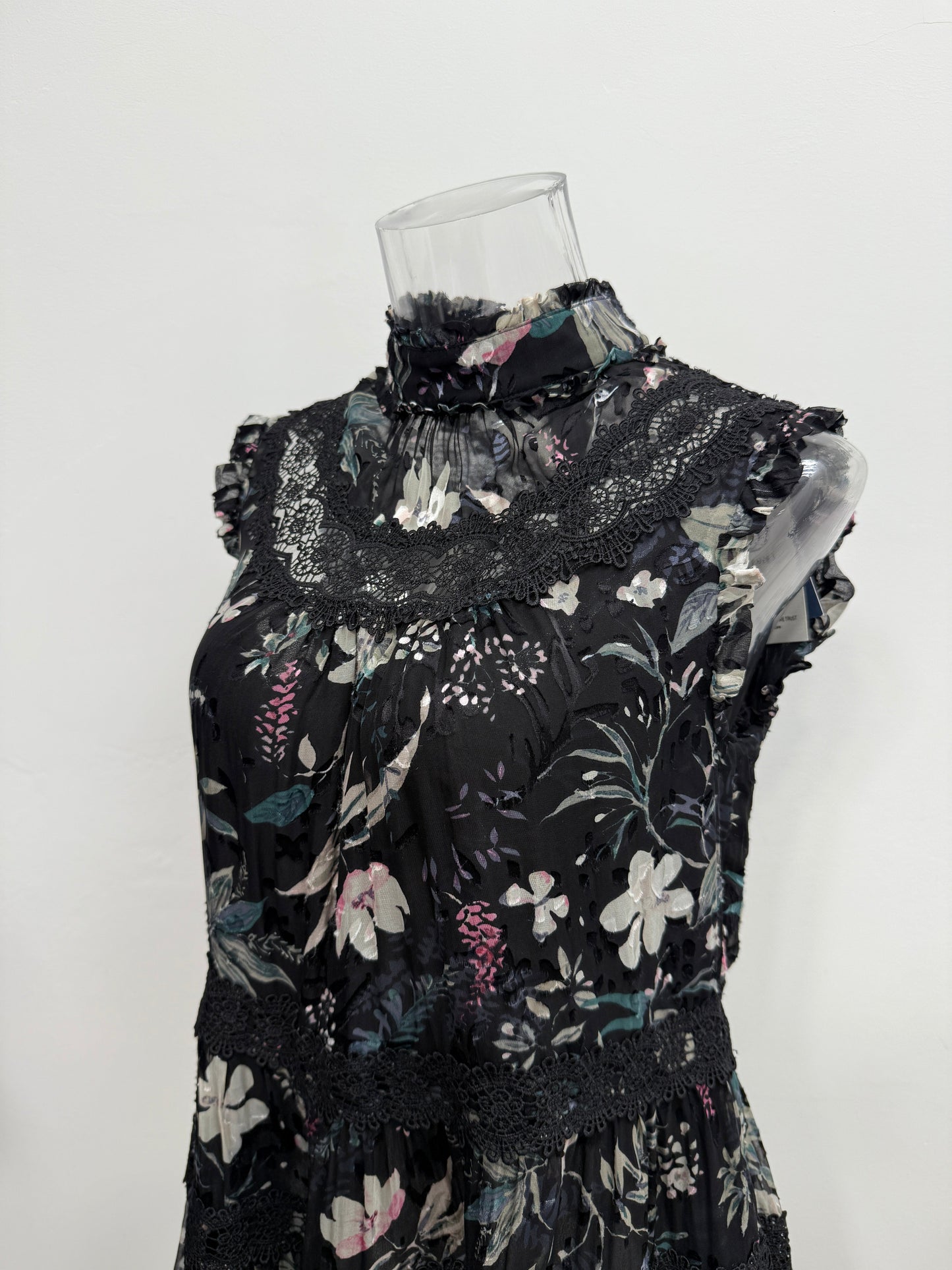Black Floral Lace Ruffle Top - GREENIES