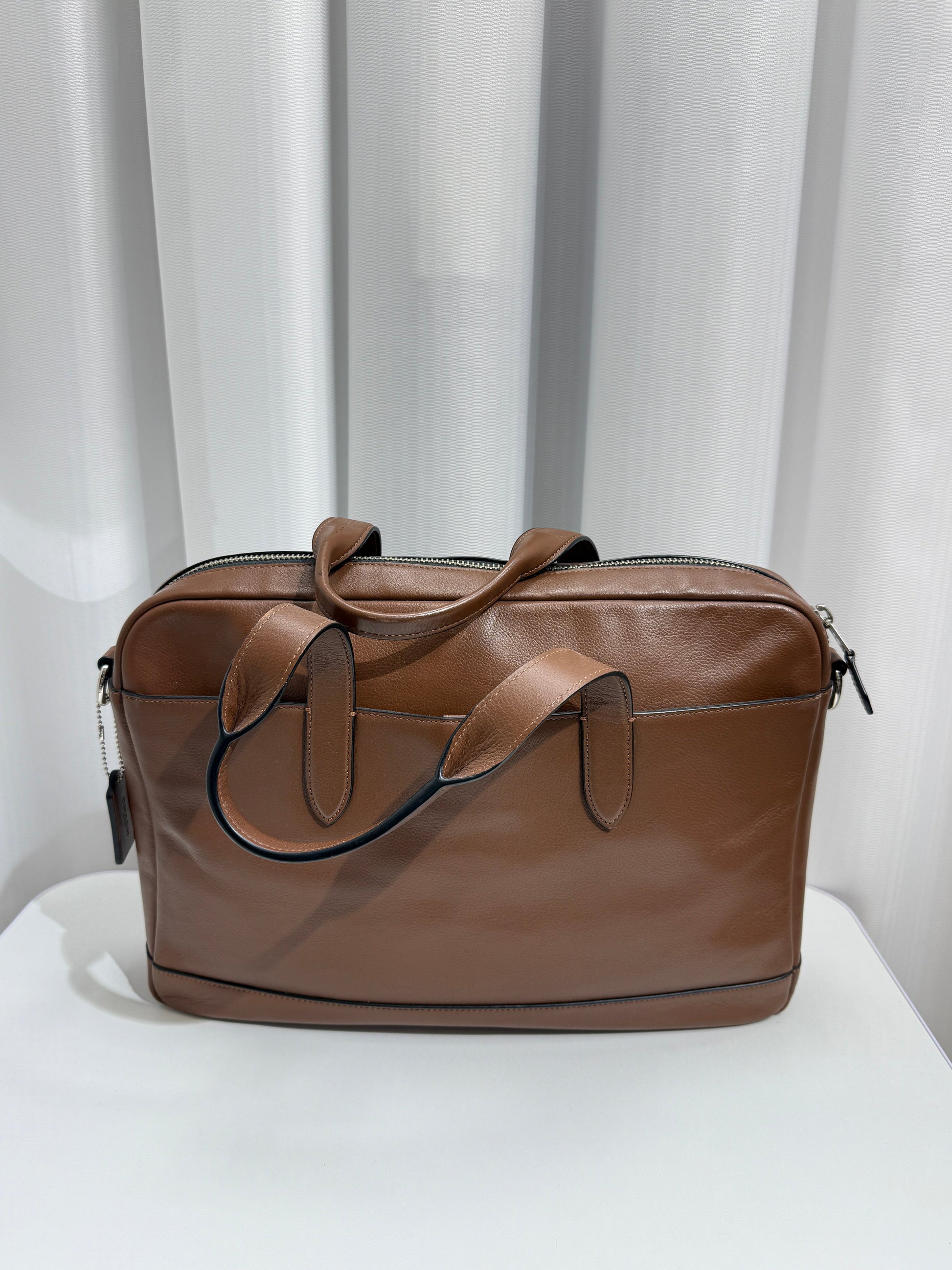 Sleek Brown Leather Zip Tote - GREENIES