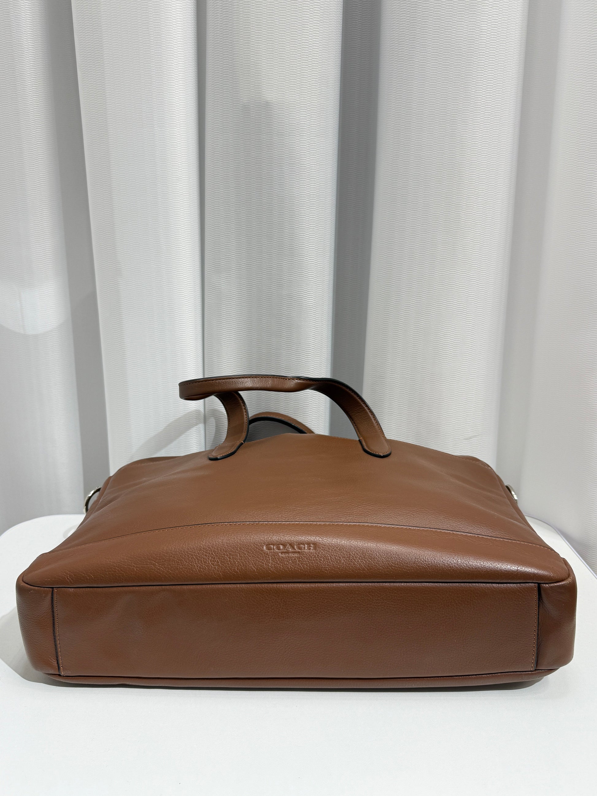 Sleek Brown Leather Zip Tote - GREENIES