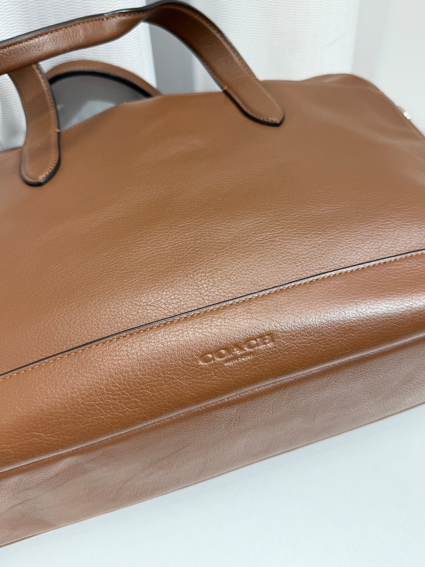 Sleek Brown Leather Zip Tote - GREENIES