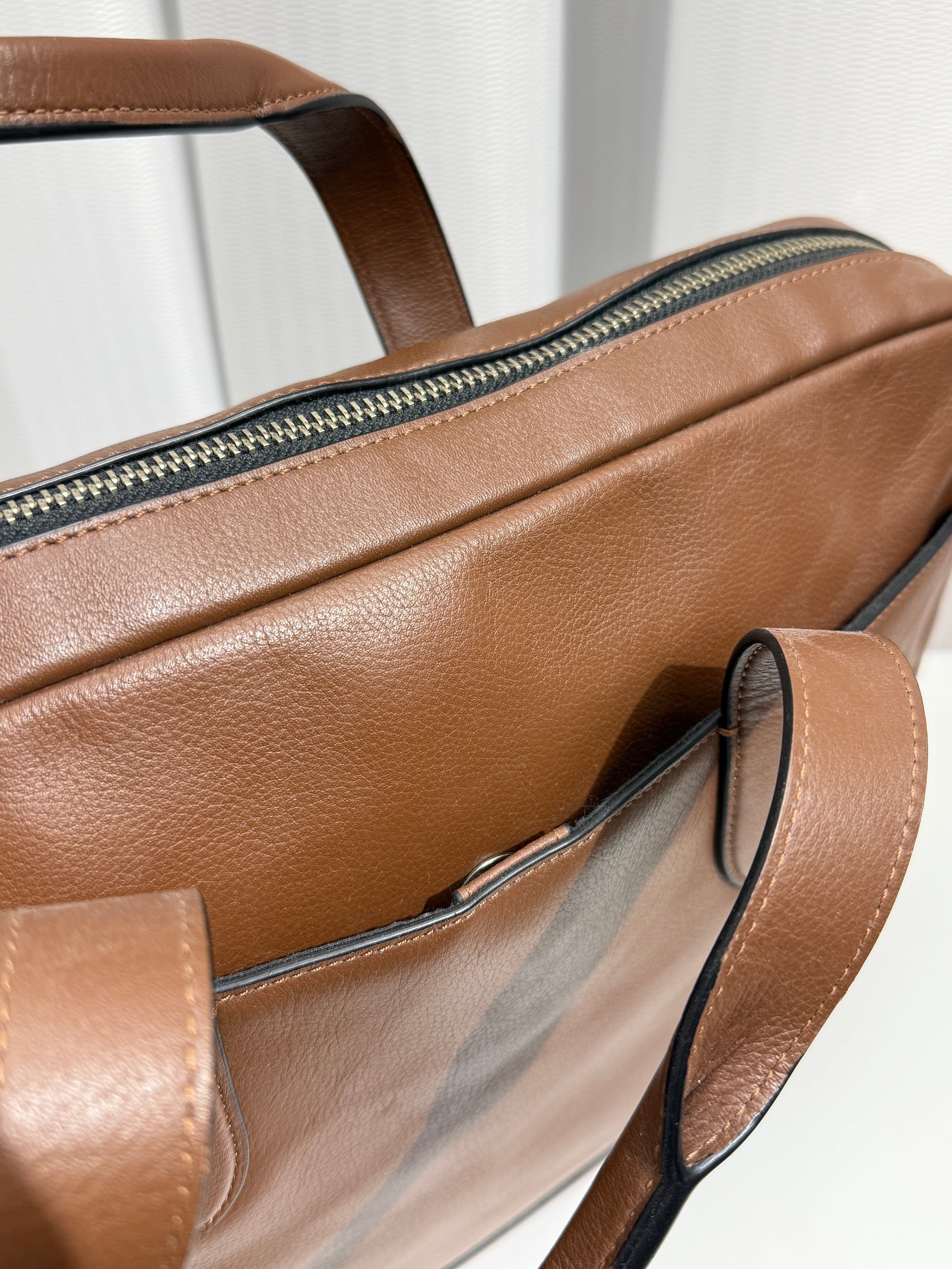 Sleek Brown Leather Zip Tote - GREENIES