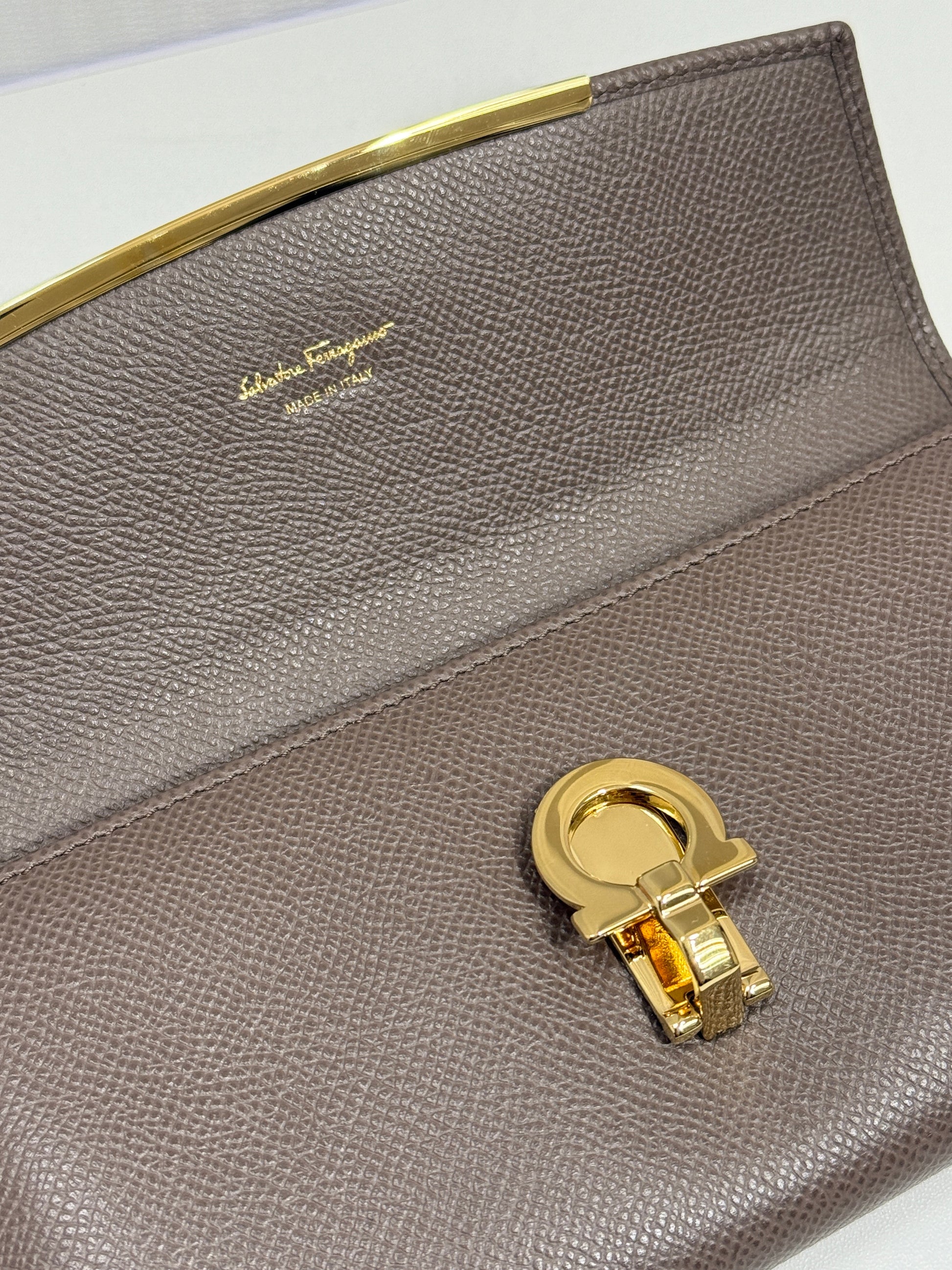 Taupe Textured Gold Bar Wallet - GREENIES