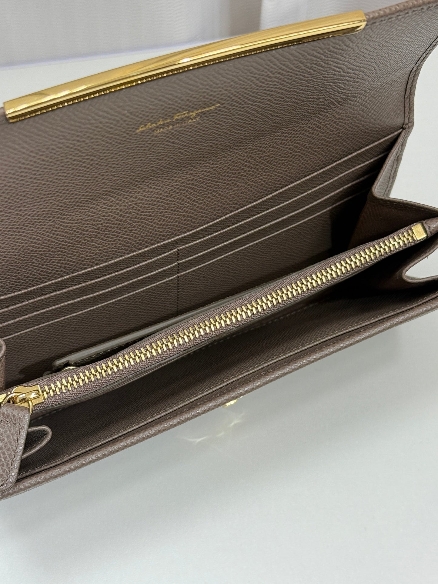 Taupe Textured Gold Bar Wallet - GREENIES